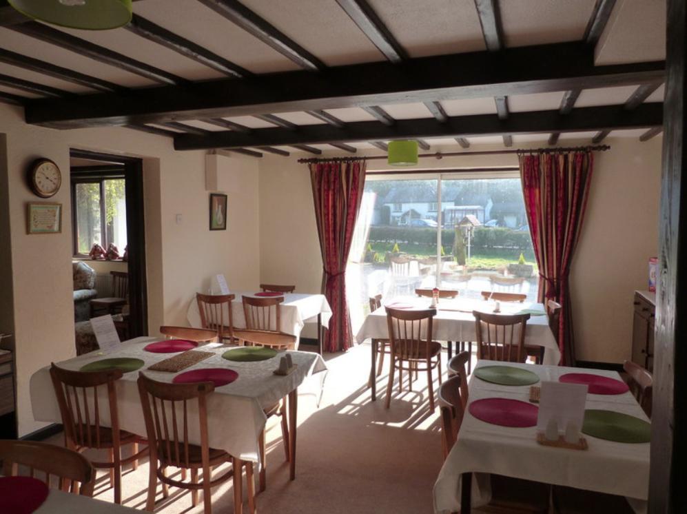 Neuadd Wen Guest House Carmarthen Ngoại thất bức ảnh