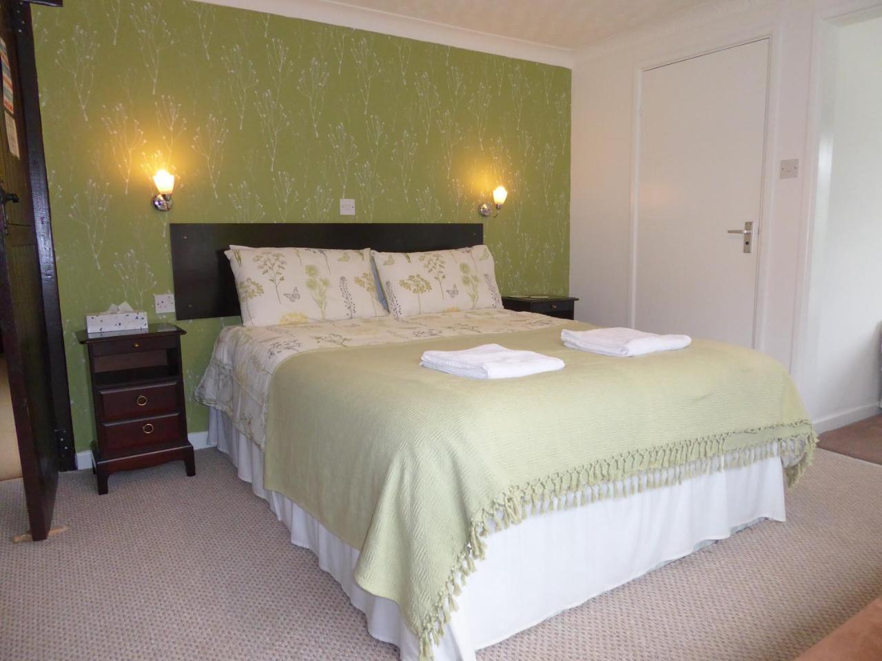 Neuadd Wen Guest House Carmarthen Ngoại thất bức ảnh
